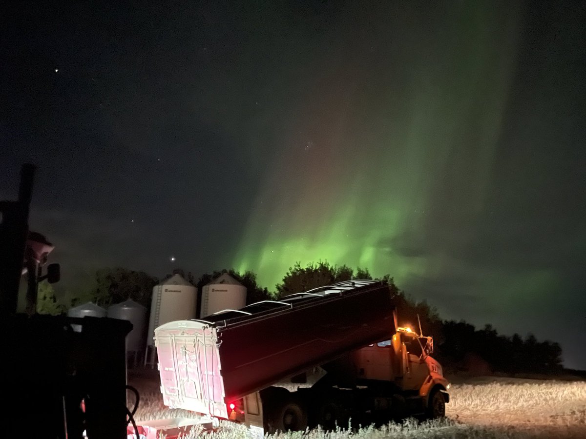DaveUlan's tweet photo. #northernlights #Harvest24 at least the view is nice. https://t.co/mnIg2QYVgj