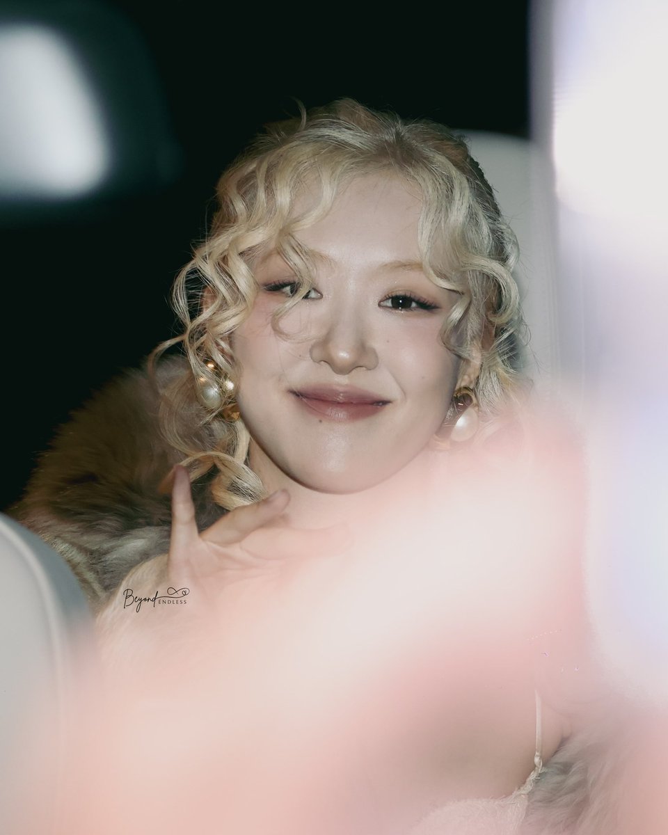 240924 ✨🤎

#ROSÉxSaintLaurentSS25
#ParisFashionWeek
#로제 #ROSÉ