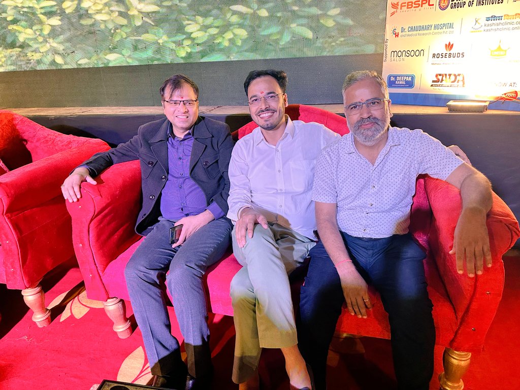 बड़े विचारक, कवि,मेरे मित्र,मुख्य आयोजना अधिकारी उदयपुर श्री पुनीत जी शर्मा ने युवाओं के लिए एक ऐसी पुस्तक लिखी जो युवा अपने काम से प्रेम करते हैं या रिश्तों से प्रेम करते हैं चाहें किसी भी रूप में एक पिता,बेटा,भाई, बहिन,पति, पत्नी,दोस्त या अन्य किसी काम के रूप में आप इनकी पुस्तक