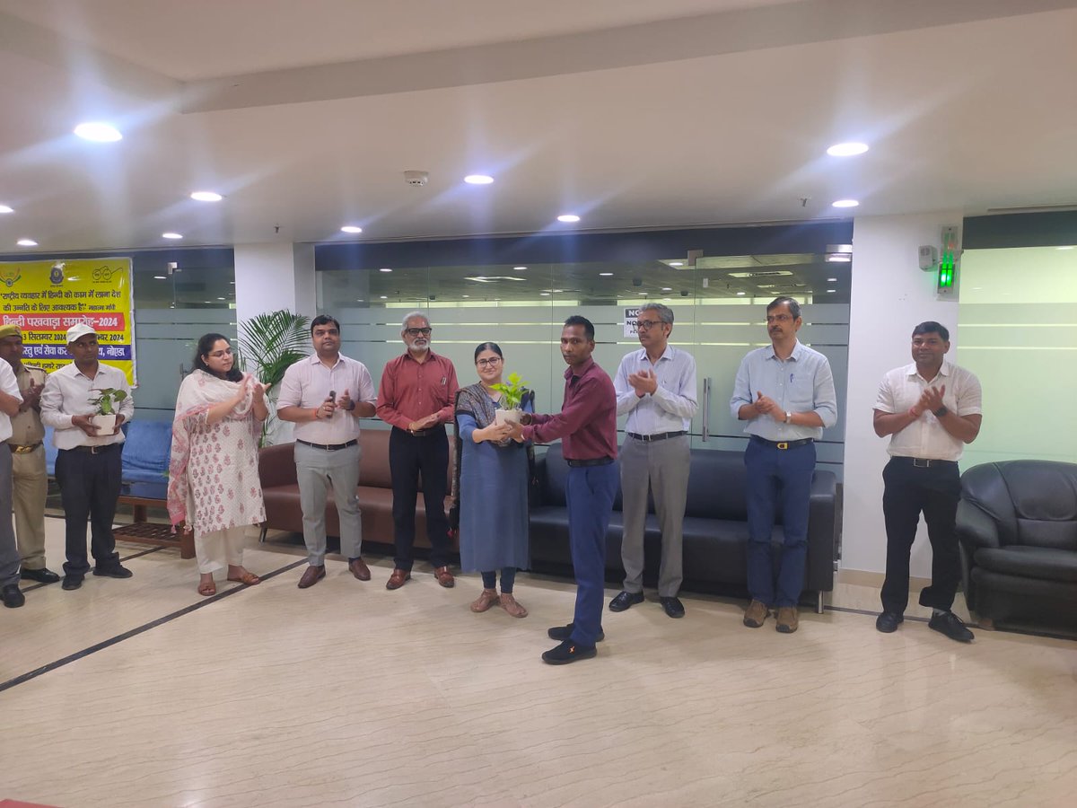 CgstAuditNoida's tweet photo. हिंदी पखवाड़ा - 2024 के अंतर्गत दिनांक 24.09.2024 को केंद्रीय माल एवं सेवाकर लेखा परीक्षा आयुक्तालय के प्रांगण में श्री गौरव कुमार, प्रधान आयुक्त द्वारा एवं अन्य आयुक्तालयों के सहयोग से लघु पुस्तक मेला का आयोजन किया गया |
@cbic_india @cgstcusmeerut @dghrd_cbic @RajbhashaVibhag https://t.co/TUwaDbtO5w