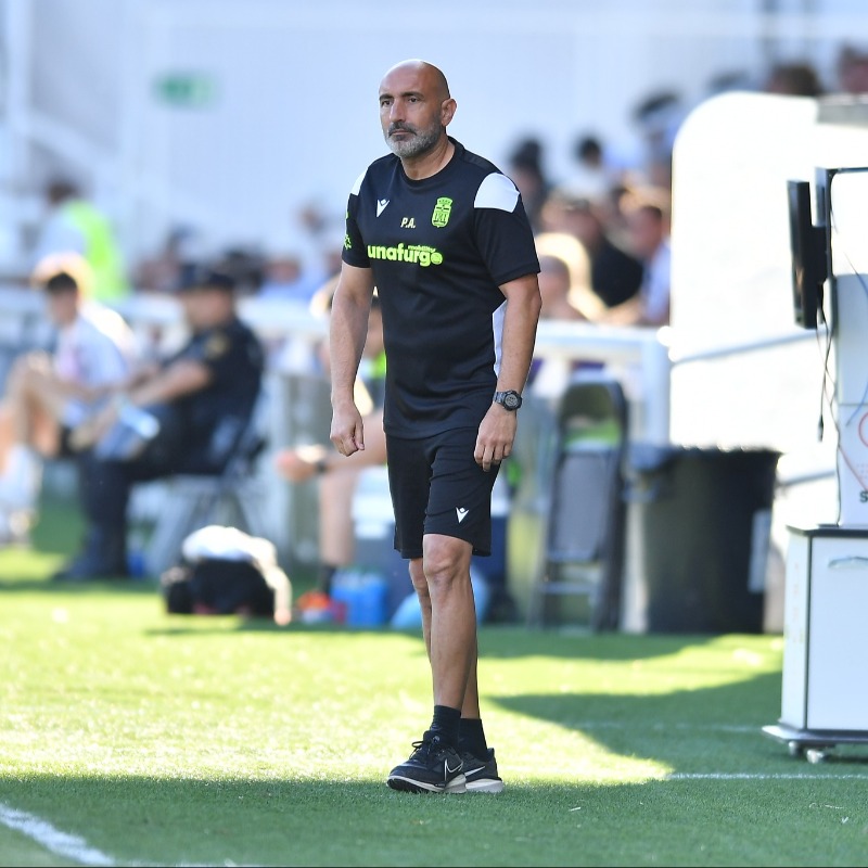 FCCartagena_efs's tweet photo. OFICIAL | Abelardo deja de ser entrenador del FC Cartagena.
#GraciasPitu