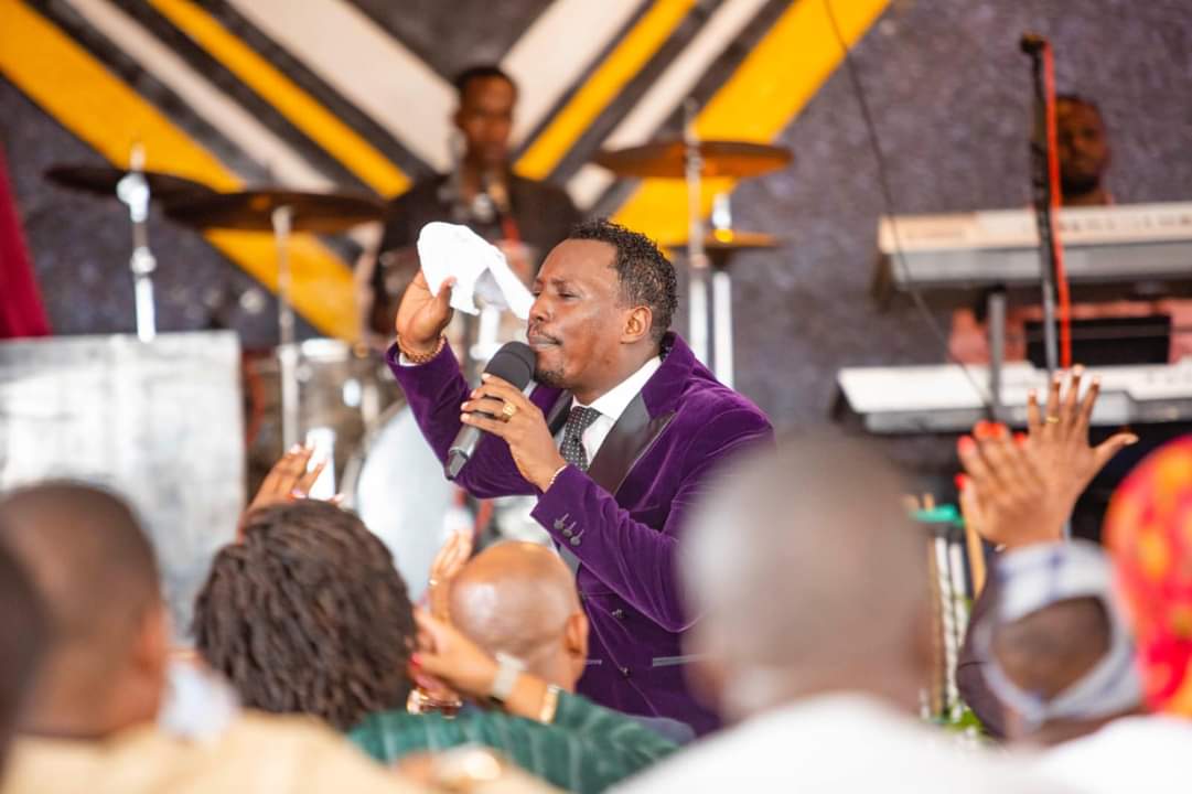 BMiraclesChurch's tweet photo. ❇️GARDE TON COEUR💯✅
#ProphetAKIM 🤝 
Prov, 4:23 - Garde ton coeur plus que toute autre chose, Car de lui viennent les sources de la vie.
#MiracleAsChristOur_Savior
#TozaAbatoInziraIkwiriye https://t.co/c3aUTjpOdD