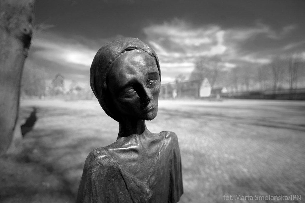 25 September 1942 in German FKL Ravensbrück, a firing squad shot eight Polish women, resistance members brought from a Security Police prison in occupied Warsaw.

The bodies were burned in the local crematorium and the ashes buried, but 80 years later, we identified the victims.