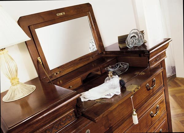 ziliomobili's tweet photo. #CollezioneAMALFI: l’esaltazione dello #stileclassico #MADEINITALY.
#AMALFIcollection: the exaltation of the #classicstyle #MADEINITALY.
@ziliomobili #chest #comò #bedroom #cameradaletto #walnut #noce #handcrafted #artigianale #nightstand #comodino #wardrobe #armadio #bed #letto https://t.co/XuGiRXlN3b