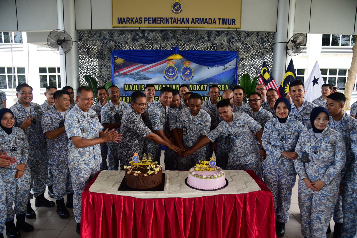 MPA_Timur's tweet photo. Tahniah &amp; Syabas! 

Panglima Armada Timur sempurnakan majlis kenaikan pangkat 11 warga MPAT. Majlis turut meraikan anggota yang baru menerima cahaya mata, baru berkahwin dan sambutan hari lahir bagi bulan Jul, Ogos dan Sep. 

#NavyNews https://t.co/MSTCRy2X7P