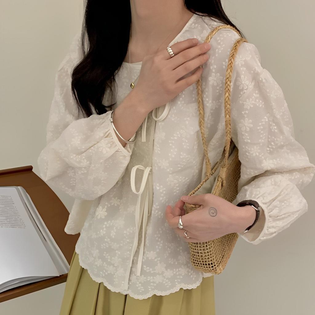 Ini blouse wajib banget masuk keranjang belanjaanmu! Bahannya ringan nggak bikin sumuk

Bordirannya detail, enggak asal tempel cocok banget buat OOTD manis, mau dipaduin sama jeans atau rok tetep cakep

beli disini s.shopee.co.id/2qC3jp2XRx