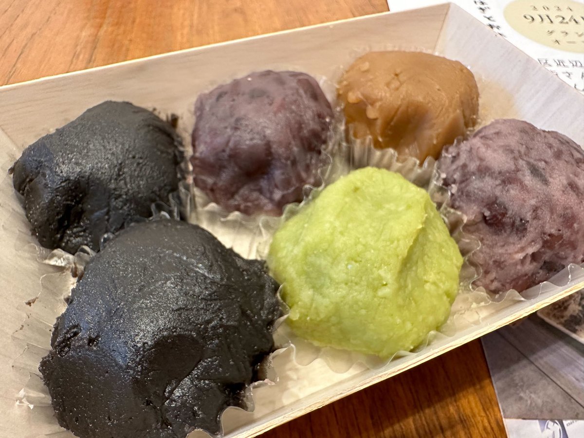 metdesignhome's tweet photo. 昨日グランドオープンされた「おはぎとおはな」さんのおはぎをいただきました😋
とても美味しかったです💐
なんと、メットデザインホームの事務所からすぐ近く！また必ず伺います🙌✨ https://t.co/8ICS2GFTSk