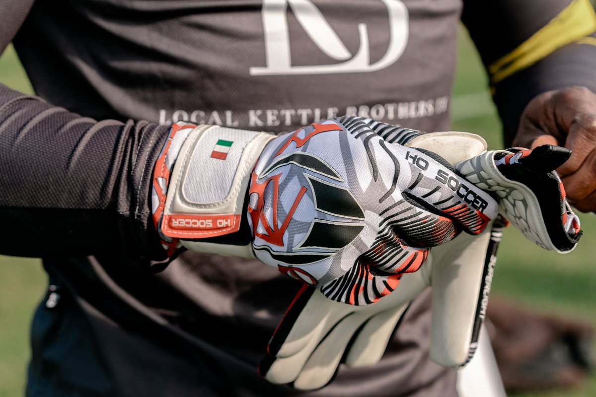 BaddooFc's tweet photo. Saving the day!
.
.
.
#baddoo
#keeper
#hackneyandleytonleague
#explore #explorepage
#hackneymarshes
#soccer #football
#sundayleague https://t.co/5hOHHIteRu