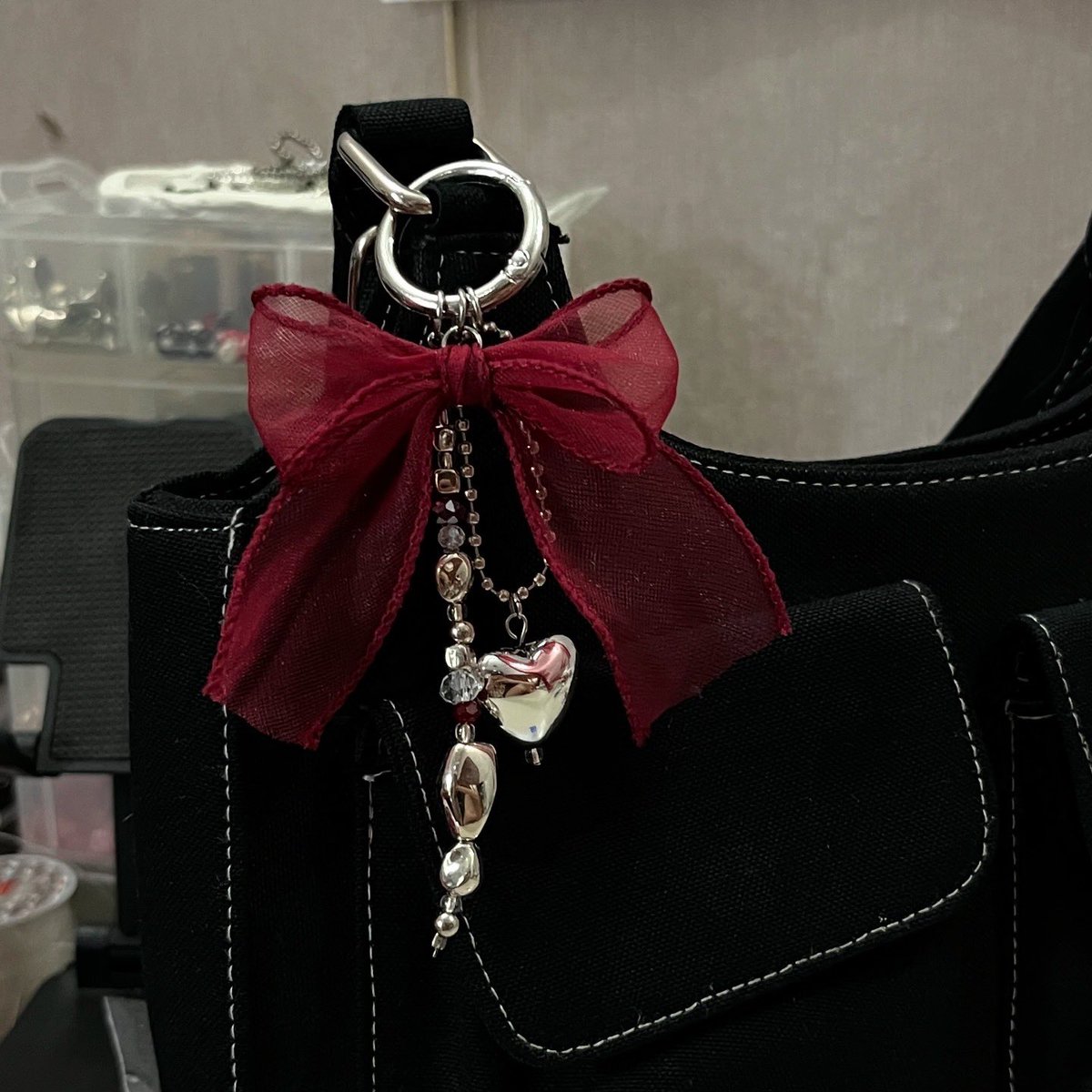 sapaaadiaa's tweet photo. Aesthetic bag charm and keychain✨

📌shopee https://t.co/jAr0IJOOD4