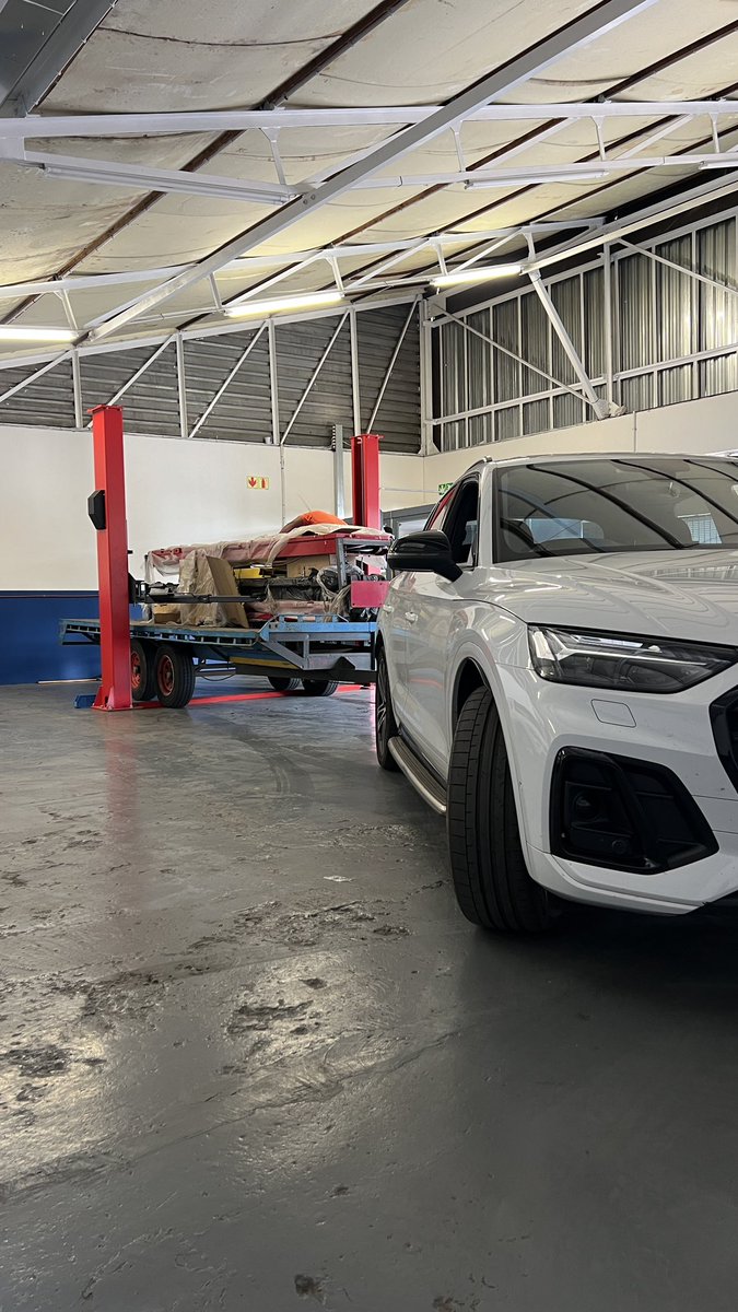 Lerato_Seoka's tweet image. Offloaded the 4 post ramp using the 2 post because we don’t have a forklift. We had to improvise. Today is installation day 💪🏾

#MishMashTyres #MishMashAuto #AlutaContinua