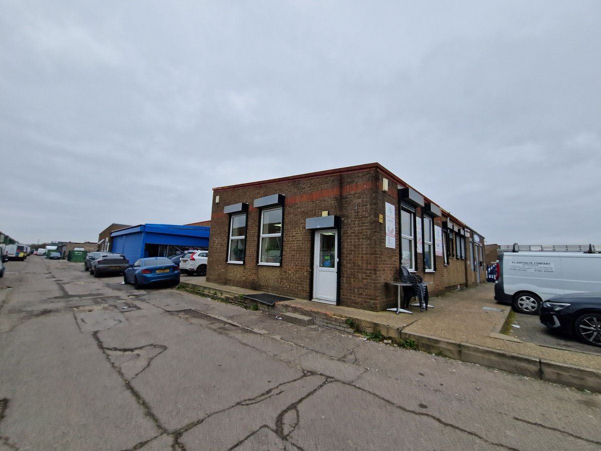 There is never an ordinary commercial unit. At this unit a short while ago to put in place some commercial mortgage finance, what looks like one unit is in fact several titles arranged in a one off way! 

Sometimes you have to see and touch these properties to understand how to f