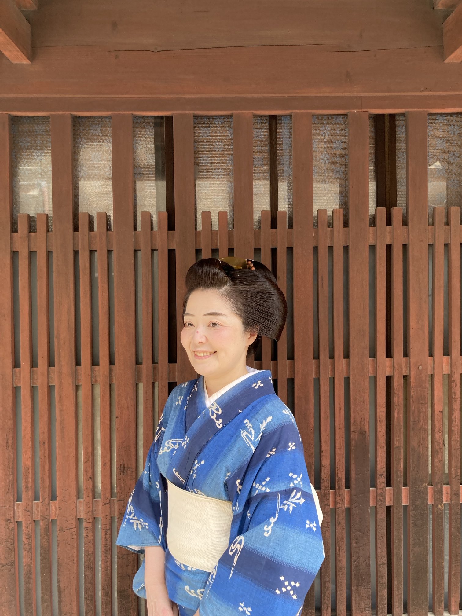 布絵　日本髪女性　【テープ痕、破れあり、折れあり】 布絵 日本髪女性 【テープ痕、破れあり、折れあり】 美術品
