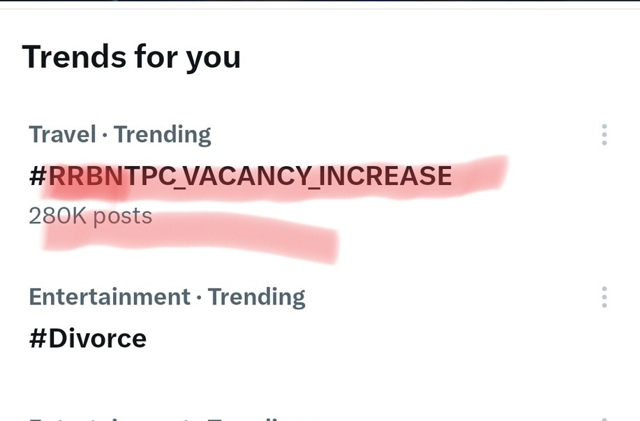ट्विटर पर आज #RRBNTPC_VACANCY_INCREASE ट्रेंड कर रहा है, जब ट्रेंडिंग में ये देखता हूं तो लगता है अभी यहीं तो खड़ा हूं न, ये छात्र सब साथी हैं अपने, तैयारी करें, कि नौकरी की मांग करें, बेरोजगारी के ताने सुनें, घर का सुनें, इतनी बड़ी दुनिया में 10 बाई 10 के कमरों में जीवन खपाएं,