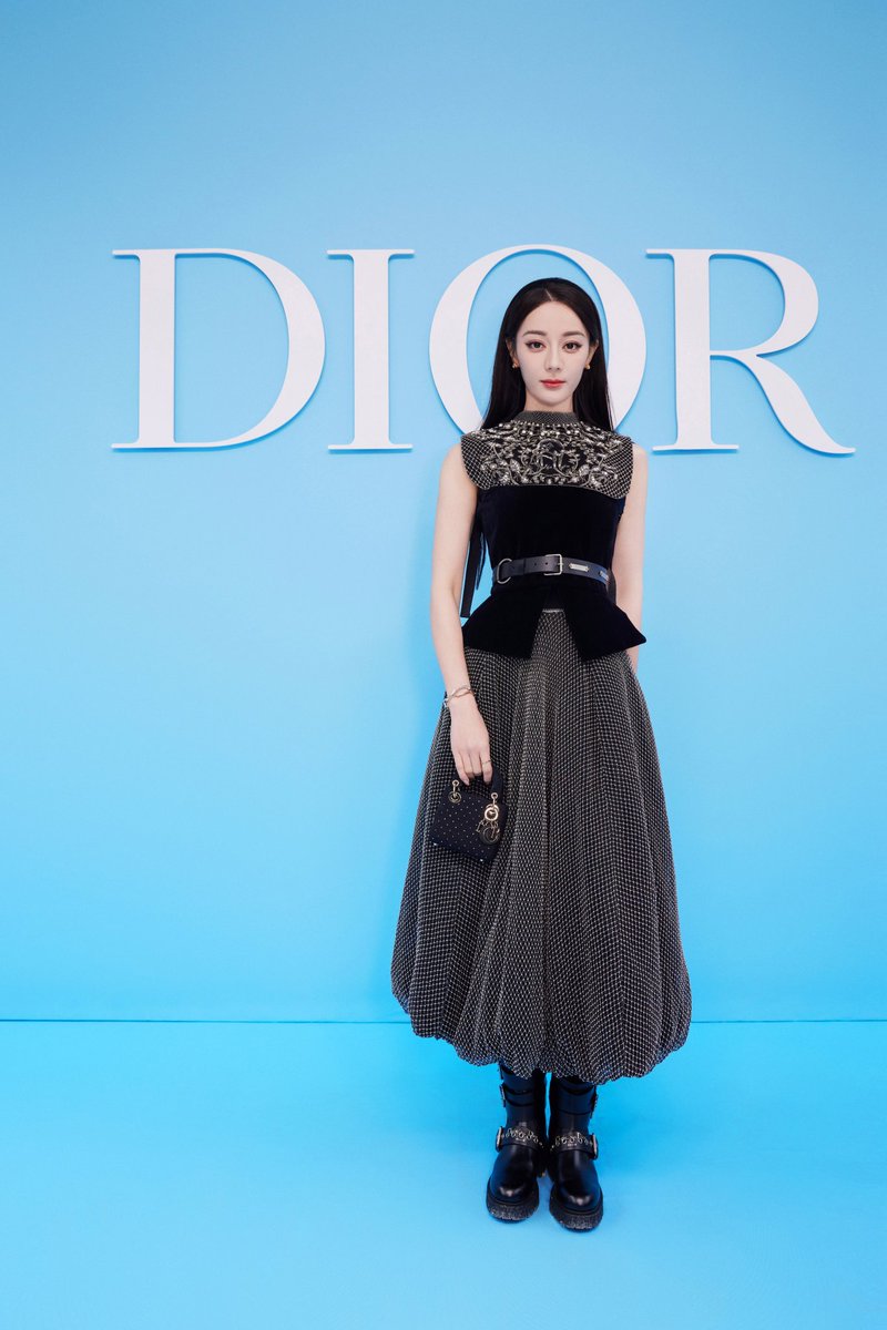 Dilraba✖️Paris Fashion Week

There are some more photos of Dilraba from DIOR SS25 show📸

crWeibo：嘉行迪丽热巴工作室

#迪丽热巴 #dilraba #dilrabadilmurat #dilireba #迪麗熱巴 #ディリラバ #디리러바 #ตี๋ลี่เร่อปา #DilrabaXDiorSS25 #DIORSS25