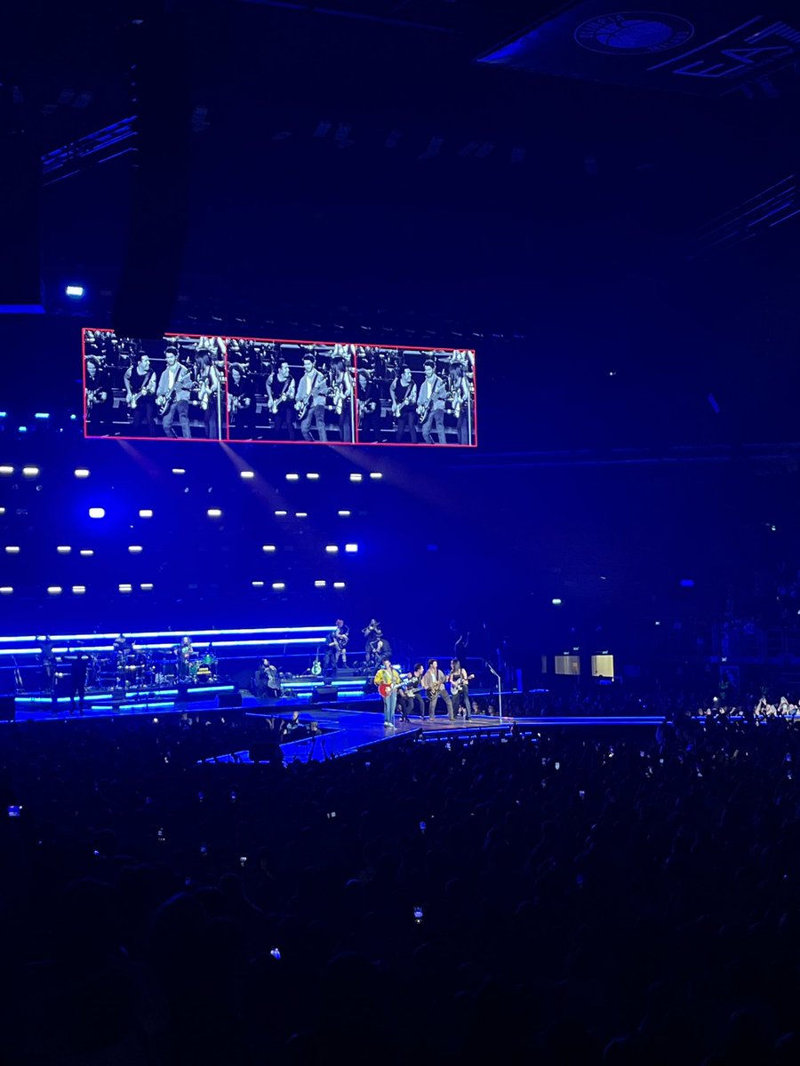 _SheWillBeFine_'s tweet photo. @jonasbrothers 15 years later 🦋 from your first concert on November 3rd, 2009 to yesterday night September 24th, 2024 🩵 https://t.co/pLLMOiv6mr