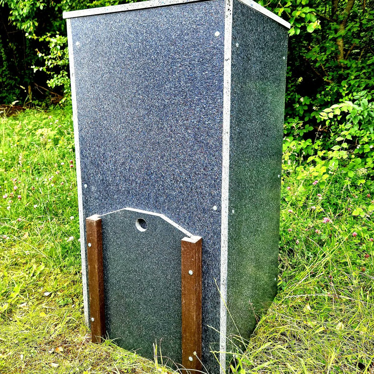 The Hot Box was designed to be heavy duty, easy to transport, and to quickly compost garden/food waste or  humanure with a huge 400 litre capacity.

reworkshopwales.co.uk/product-page/t…