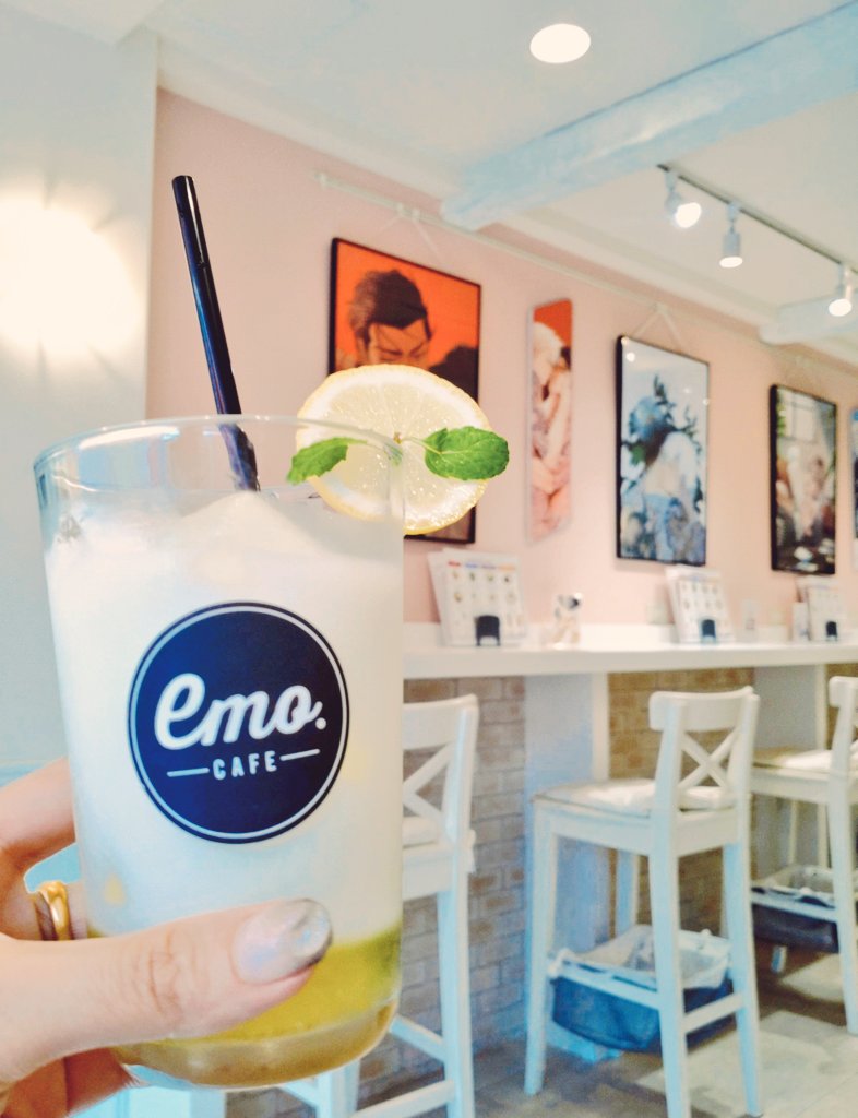 「emo cafe 訪問#ダヨオ 先生 & #秀良子 先生がemo cafeに遊び」|onBLUE編集部のイラスト
