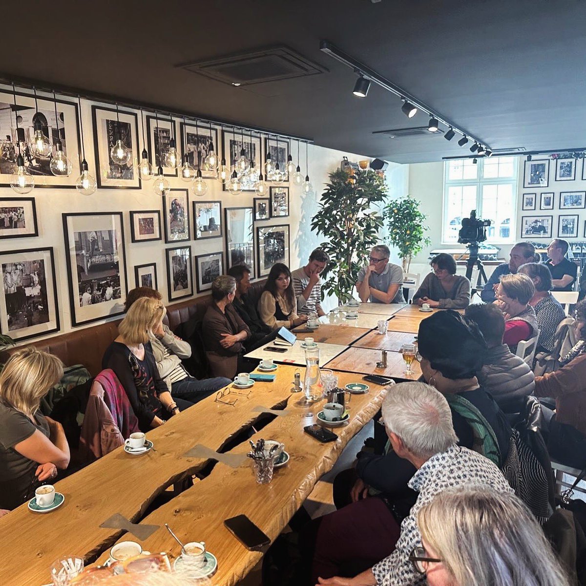 J’ai rencontré Alexandre Cousin à Arras hier. Le 30 juin dernier, il avait 800 voix de retard sur Agnès Pannier-Runacher. Il aurait pu se maintenir au second tour, mais comme 127 candidat·es du NFP, il s’est retiré pour empêcher l’extrême droite d’avoir une majorité.