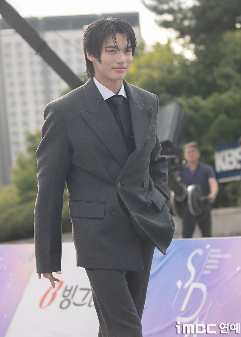 __opywpy__'s tweet photo. cr. iMBC 연예

WIN SDA AWARDS 
#SDA2024xWinMetawin 
#SeoulInternationalDramaAwards
#OutstandingAsianStar
#SDA2024
#winmetawin https://t.co/KdDEOt7DZX