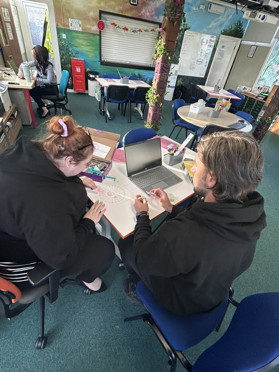 SENDSCOPE's tweet image. Walking in to SENDSCOPE this morning and seeing Miss Hubbard and Mr Burke super excited about our future Science lessons! 
#teamtalk #lessonplanning