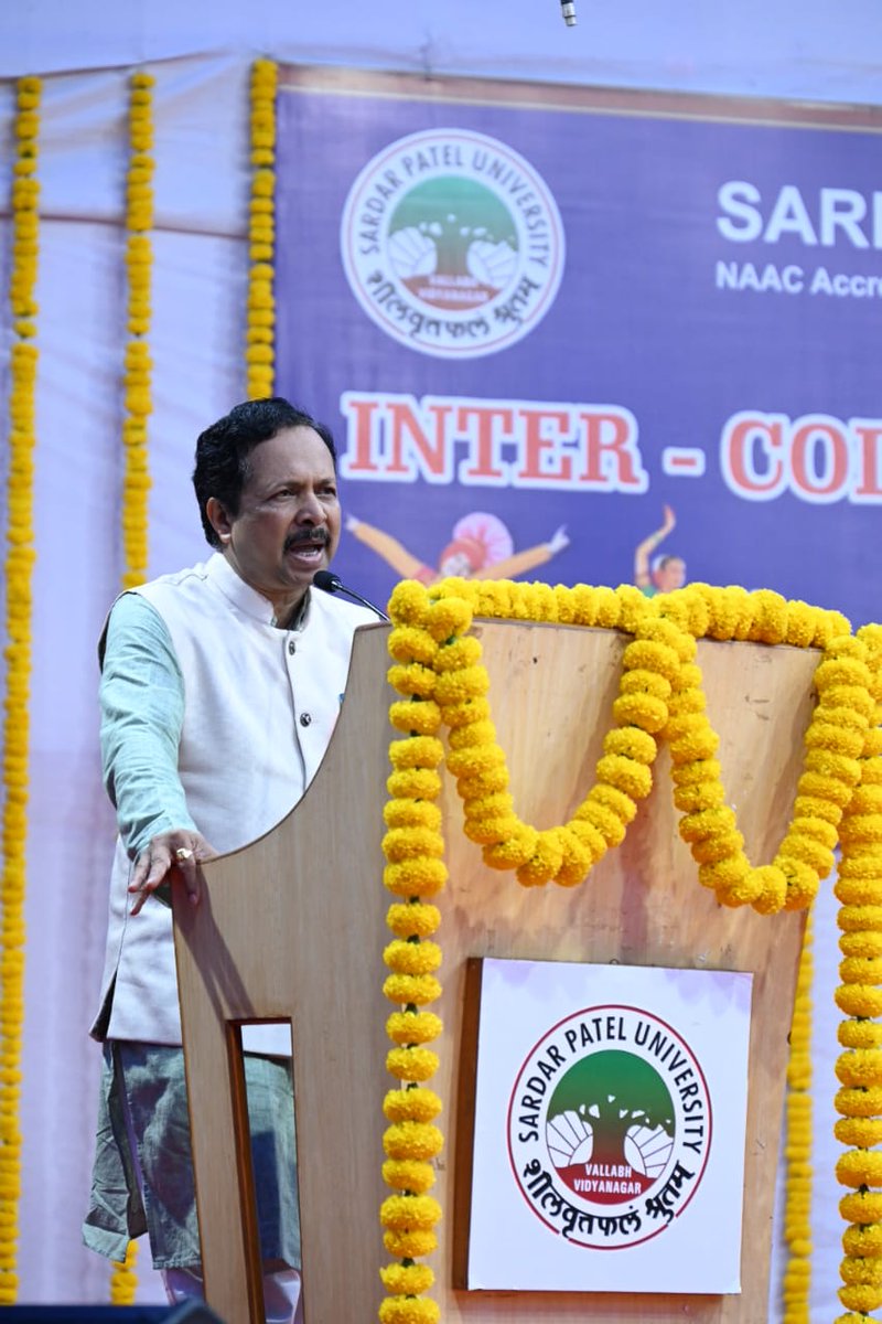 સરદાર પટેલ યુનિવર્સિટી આંતર કોલેજ યુથ ફેસ્ટિવલનું ઉદ્ઘાટન સમારંભ માનવ વિધાભવનના પટાંગણમાં મુખ્ય મહેમાન ગુજરાત સાહિત્ય અકાદમીના મહામાત્ર ડૉ. જયેન્દ્રસિંહ જાદવ તથા સરદાર પટેલ યુનિવર્સિટીના કુલપતિશ્રી પ્રો. નિરંજન પટેલની અધ્યક્ષતામાં યોજાયો.

#YouthFestival2024 #SPU #SPUfestiv