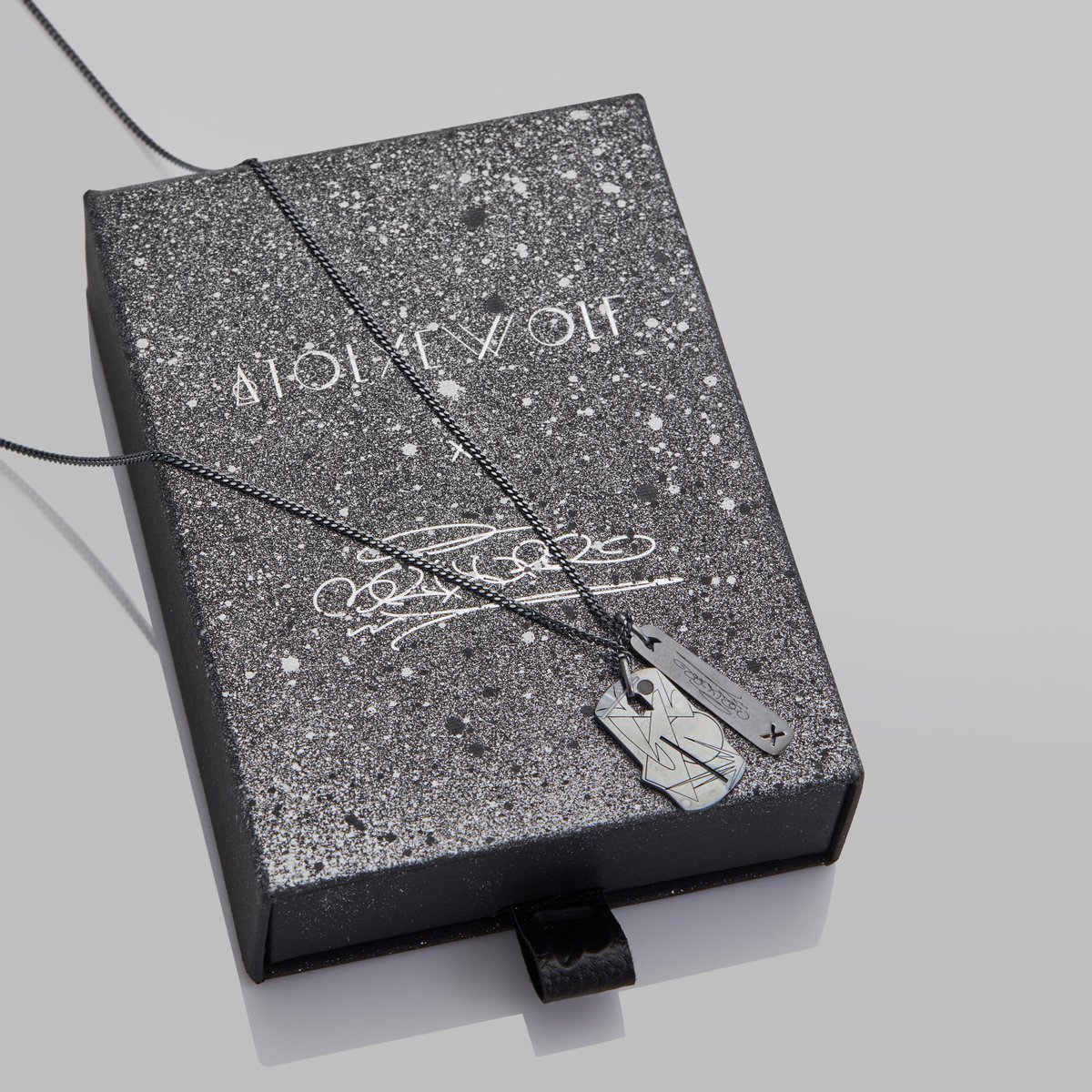 atolyewolf's tweet photo. MRHUREs Plates Necklace
1.5 cm x 2.6 cm &amp; 0.5 cm x 3 cm
1/50 Oxide + 1/50 Silver Editions
925kt Silver
2024

Available now at https://t.co/rghy2BWUfl https://t.co/BAk3FScVUA