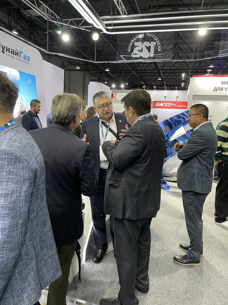 Notre délégué commercial Gaziz Shotanov en pleine action à #KIOGE.
Our Trade Commissioner Gaziz Shotanov introducing 🇨🇦company to key local partners 🇰🇿 in oil and gas #KIOGE
<a href="/TCS_SDC/">Trade Commissioner Service</a> <a href="/SDC_TCS/">Service des délégués commerciaux</a>
<a href="/CanadaenAC/">Ambassade du Canada en Asie Centrale</a>  <a href="/CanadainCA/">Embassy of Canada in Central Asia</a>