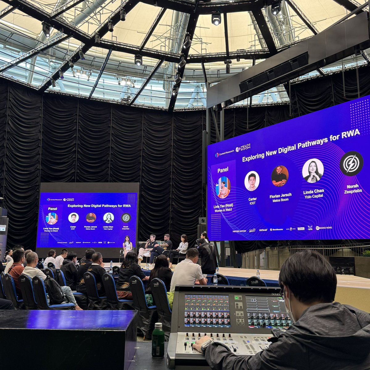 Building #BigDemoDay in Hong Kong🇭🇰 with institutional &amp; project partners.

Shout out to <a href="/Phyrex_Ni/">Phyrex</a> - the founding member of @DePINInstitute joined us in Big Demo Day.

🥏If you missed the 17th Big Demo Day, stay tuned and see you in the 18th - same location at <a href="/cyberport_hk/">Cyberport</a>