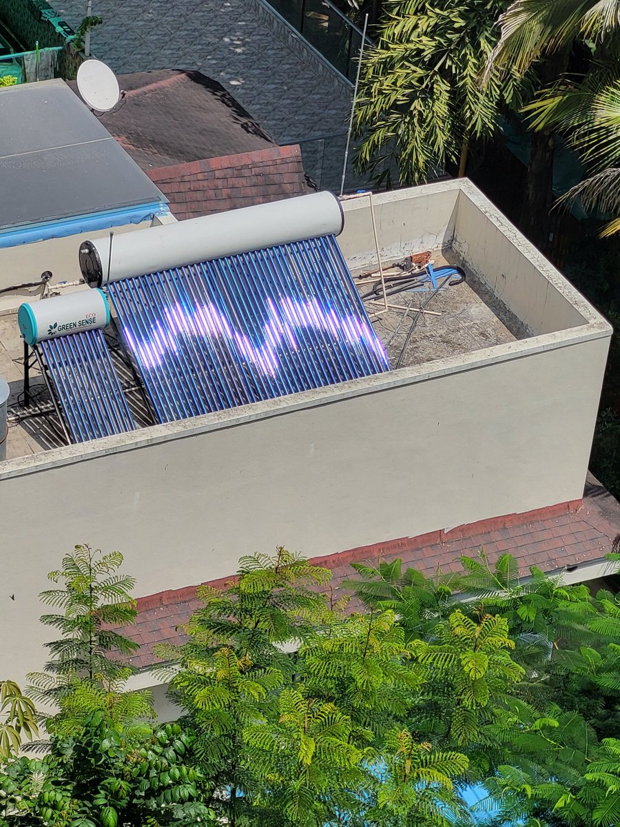 AganitRaviSashi's tweet image. #physics #physicstwitter Question-  Why would the sun reflect like this off a tubular solar water heater? Shouldn&apos;t all the streaks be in a straight line? Pics taken from different angles #SolarPanel #Solar