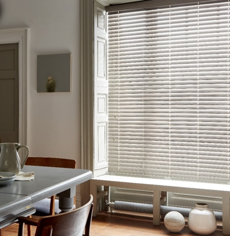 GilliansBlinds's tweet image. Faux wood blinds are the perfect choice for those who love the look of wood but need something more resilient. Resistant to warping and fading, they maintain their beauty in any environment. gilliansblinds.com/blinds-by-styl… #HomeDecor #FauxWoodBlinds #DurabilityMeetsDesign