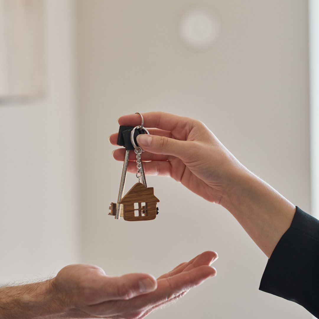 EMS_Mobility's tweet photo. 🔍 ¿Qué implica realmente reubicarse?
Desde encontrar una nueva casa hasta gestionar impuestos internacionales, EMS te acompaña en cada paso de tu proceso de reubicación internacional. ¿Sabías que el 75% de los expatriados considera la ayuda profesional crucial? https://t.co/fW0gRk1xsW