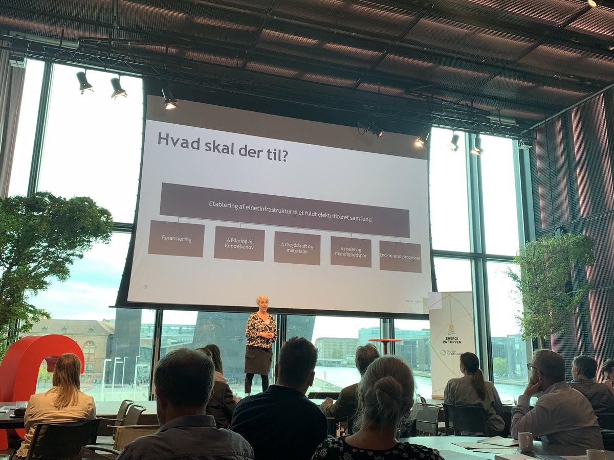 Her til morgen vender vi elektrificering til Energi på toppen af <a href="/DkFjernvarme/">Dansk Fjernvarme</a> 💡

Elnetselskaberne melder klar - Cerius-Radius skal investere 17 mia. kr. frem mod 2030. 

Afklaring af kundebehov og tidlig dialog er alfa og omega, siger Agga Hjortkjær

#dkpol #dkbiz #dkgreen