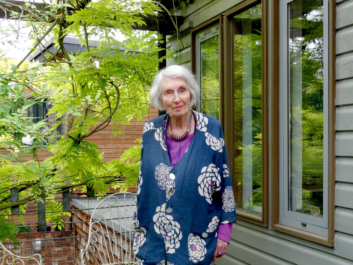 MunicipalDreams's tweet photo. ICYMI, @DawsonsHeights and @C20Society, this week's blog post: an interview with Kate Macintosh - Kate talks about her early career and the  designing of her signature work, Dawson's Heights in Southwark: 
https://t.co/Yw1Zkt5lmv https://t.co/ttnBzl9dwZ