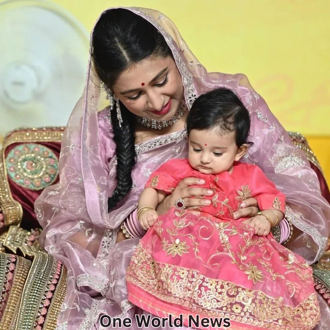 Oneworldnews_'s tweet photo. Yeh Rishta Kya Kehlata Hai’s Mohena Kumari Unveils Her Little Princess Gaurita's Adorable Face!😍♥️🧿
.
.
.
.
#mohenakumari #motherdaughter #facereveal #yrkkh #yehrishtakyakehlatahai #gaurita #oneworldnews #own #mohena #daughter #entertainment #entertainmentnews https://t.co/ArkwxzuySw