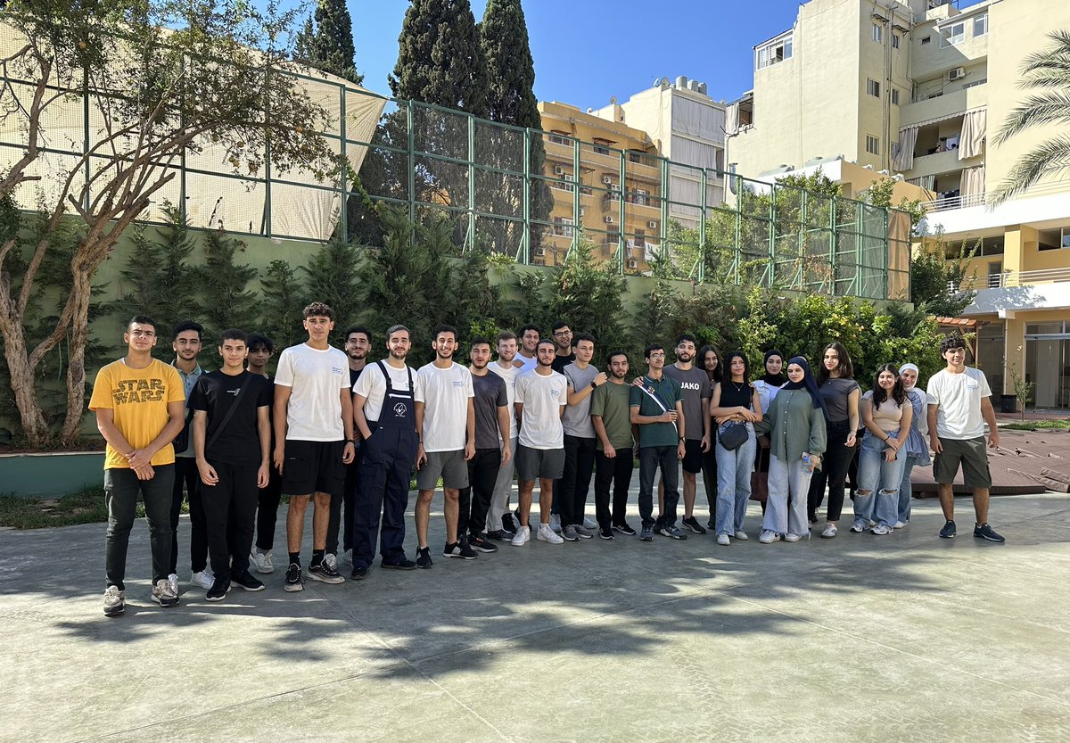CCE_AUB's tweet photo. .@AUB_Lebanon students mobilized themselves and started volunteering to assist in aid delivery for #displaced families @OffreJoieLB https://t.co/jJO79gcH26