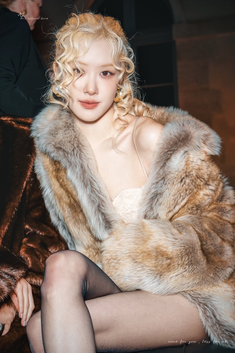 FILOSEY021197's tweet photo. 📣 Repost, reply, quote!

ROSÉ SAINT LAURENT 
#ROSÉxSaintLaurentSS25
#ParisFashionWeek #ROSÉ https://t.co/3WblNmkXP1