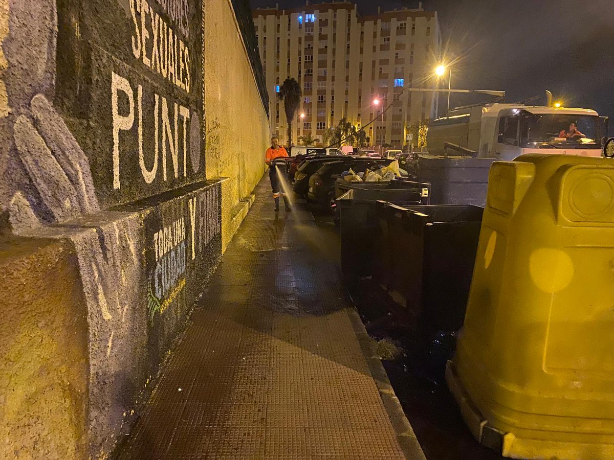 LimpiezaLPGC's tweet image. Tareas nocturnas de #baldeo 💦 manual y mecanizado en diferentes zonas de la ciudad:

💦 #Arapiles
💦 Subterráneos cono sur
💦 #Isleta c/ Inés Chemida-Faro
💦 #CuevaTorres (entrada)
💦 c/ Madreselva #LasTorres
💦 Pza. Padre Hilario #Arenales
💦 Parroquia Cristo Rey #ParqueCentral