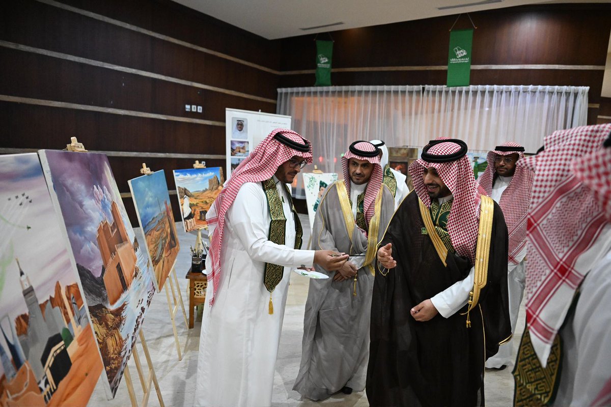 على شرف سعادة محافظ عنيزة الأستاذ/
سعد بن عبدالله السليم 
أُقيم المعرض التشكيلي(حلم دارنا .. تحقق بنا) بمناسبة اليوم الوطني السعودي٩٤
بمركز الملك فهد الحضاري في عنيزة
وتشرفت بمشاركته أحد أعمالي الفنية
#السعوديه #المملكة_العربية_السعودية #اليوم_الوطني_السعودي_94 #عنيزة #القصيم