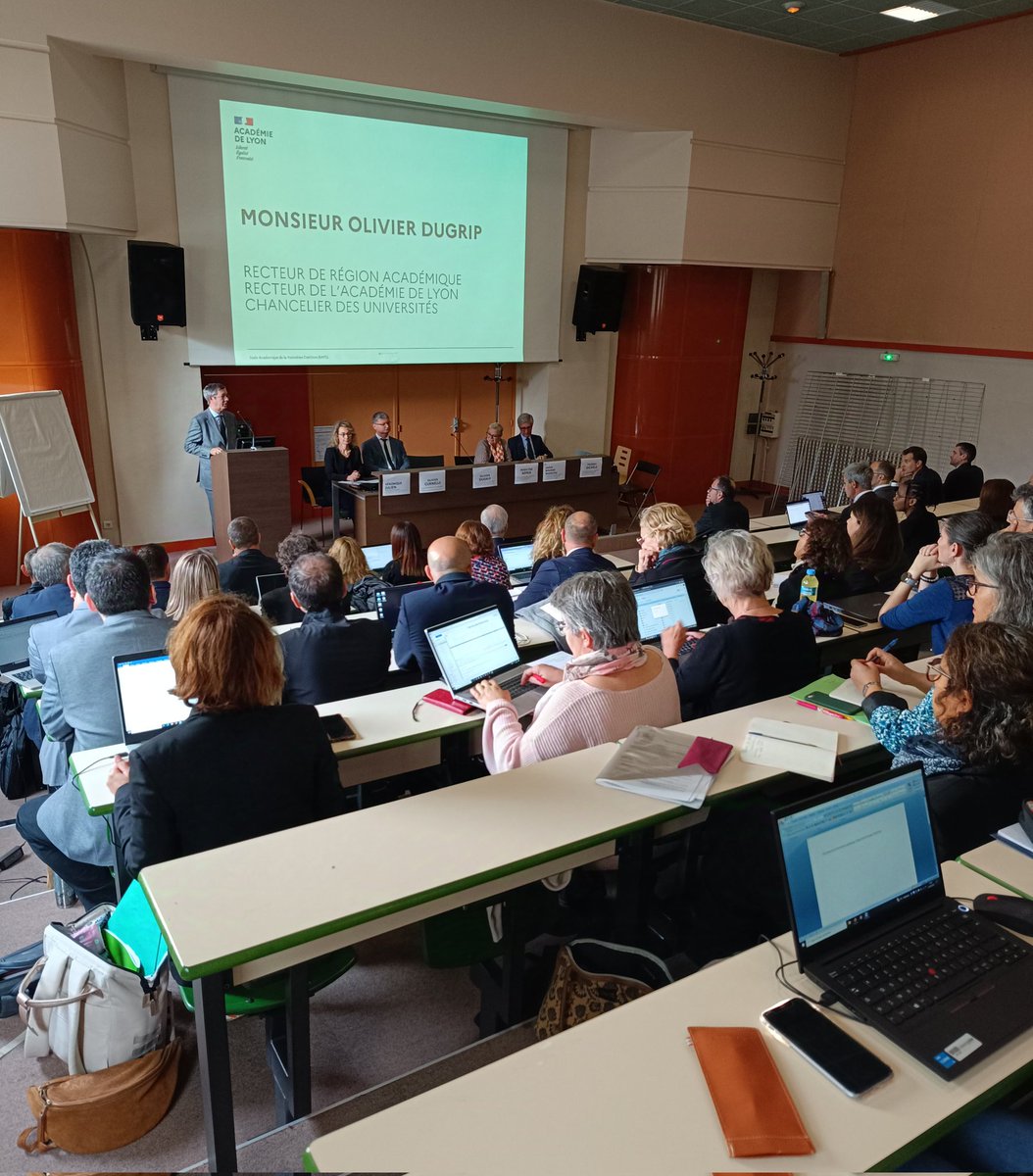 Académie de Lyon (@academielyon) on Twitter photo Le recteur <a href="/DugripOlivier/">Olivier Dugrip</a> ouvre la journée d'intégration des personnels d'encadrement stagiaires de l'académie.
Les 45 stagiaires de la promotion Jacques Delors bénéficieront d'un parcours de formation individualisé grâce à l'<a href="/EafcLyon/">EAFC Lyon</a> et à la DRAFPE de la <a href="/RegionAcAura/">Région académique AURA</a>. Le recteur <a href="/DugripOlivier/">Olivier Dugrip</a> ouvre la journée d'intégration des personnels d'encadrement stagiaires de l'académie.
Les 45 stagiaires de la promotion Jacques Delors bénéficieront d'un parcours de formation individualisé grâce à l'<a href="/EafcLyon/">EAFC Lyon</a> et à la DRAFPE de la <a href="/RegionAcAura/">Région académique AURA</a>.