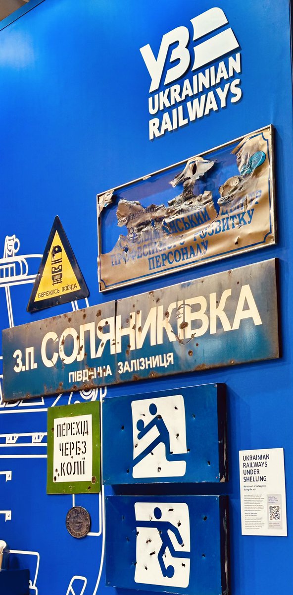 Solidarité avec l’Ukraine 🇺🇦

Les impacts de balles, les plaques ferroviaires brûlées … un mur de souffrances « exposé » au salon #Innotrans, pour ne pas oublier. 

Tous cheminots.