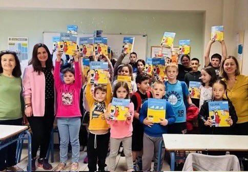 GManastirliu's tweet photo. #VitiiGjuhësShqipe 🇦🇱 🦅 

Fillim i mbarë për klasat shqipe në diasporë, ku mbi 14 mijë libra 📚 "Gjuha shqipe dhe Kultura shqiptare" Niveli I dhe II janë në duart e nxënësve dhe mësuesve, që me shumë dashuri po u mësojnë gjuhën e bukur shqipe, traditat dhe kulturën shqiptare🇦🇱🫶 https://t.co/jrStXmD1oa