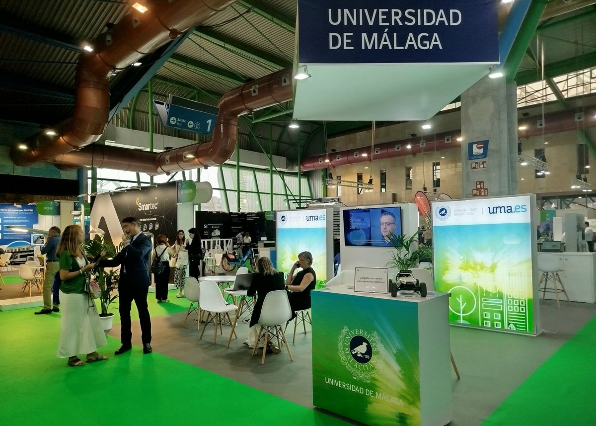 Nos sumamos un año más en el <a href="/forogreencities/">Foro Greencities</a>🟢 y #SMoving al debate sobre transformación urbana y movilidad sostenible.

Descubre nuestra oferta científico-tecnológica de la mano de <a href="/vrempresa_UMA/">V. Transferencia, Empresa y T. Digital UMA</a>, de la @OTRIUMA y de la oficina UMA Empresa. +info: uma.es/sala-de-prensa…