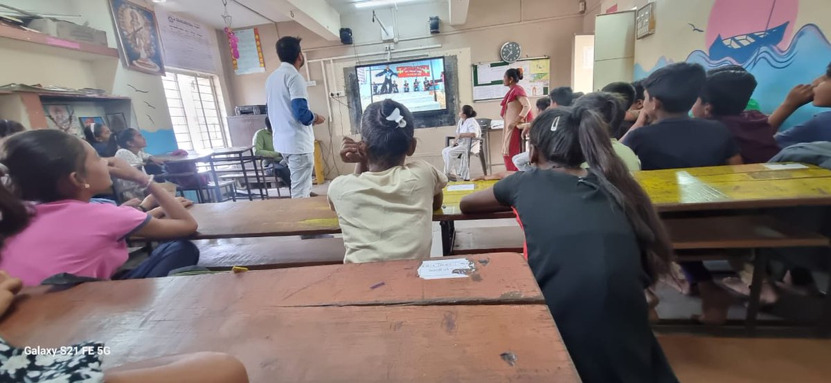 સ્વછતાહી સેવા 2024 અંતર્ગત સ્વભાવ સ્વચ્છતા,સંસ્કાર સ્વચ્છતા સૂત્રને સાકાર કરવા માટે રાણપરડા ગામની પ્રાથમિક શાળામાં આરોગ્ય શિબિર કરવામાં આવી.
#SBMRGujarat 
#SBMR
#SHS2024