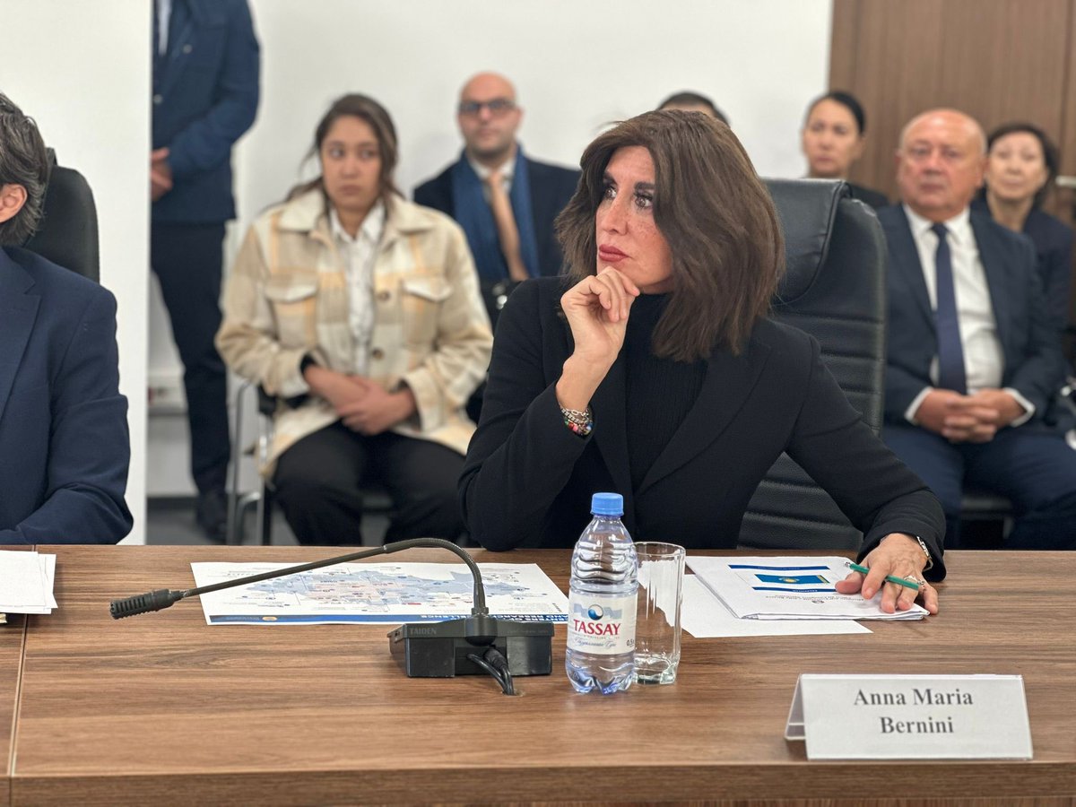 BerniniAM's tweet photo. 🇮🇹🇰🇿

Oggi ad Astana ho avuto il piacere di incontrare il Ministro della Scienza e dell’Educazione Superiore, @SayasatNurbek. 

L'istruzione e la formazione superiore sono pilastri fondamentali per garantire a un Paese un futuro di crescita. Il Kazakistan è già un hub di riferimento per la formazione nell'Asia centrale, e l'Italia è pronta a dare un contributo significativo per rafforzare questo ruolo.

Stiamo lavorando insieme per lanciare progetti di ricerca congiunti entro fine anno.

È stato un vero piacere essere presente alla firma dell’accordo di cooperazione tra @UnivPoliMarche e Zhetysu University

Questa partnership focalizzata sulle scienze agrarie aggiunge un ulteriore tassello nel percorso di promozione  dell'eccellenza accademica e dell'innovazione. 

La collaborazione tra università non solo supera i confini, ma apre anche nuove prospettive per la ricerca, lo scambio culturale e le opportunità educative. 
Ma i benefici non si fermano qui: queste collaborazioni hanno un impatto positivo anche per il mondo imprenditoriale, creando un ponte tra ricerca e mercato. 

Le imprese possono infatti accedere a nuove competenze, tecnologie e talenti formati secondo standard internazionali, potenziando la propria competitività e innovazione.

-

Today in Astana I had the pleasure of meeting the Minister of Science and Higher Education, @SayasatNurbek.

Higher education and training are key pillars in ensuring a country's future growth. Kazakhstan is already a reference hub for education in Central Asia, and Italy is ready to make a significant contribution to strengthen this role.

We are working together to launch joint research projects by the end of the year.

It was a real pleasure to be present at the signing of the cooperation agreement between @univpolimarche and zhetysu university. This partnership focused on agricultural sciences adds another step on the path of promoting academic excellence and innovation. 

Collaboration between universities not only crosses borders, but also opens up new perspectives for research, cultural exchange and educational opportunities. 
But the benefits do not stop there: these collaborations also have a positive impact on the business world, creating a bridge between research and the market. Indeed, companies can access new skills, technologies and talent trained to international standards, enhancing their competitiveness and innovation.