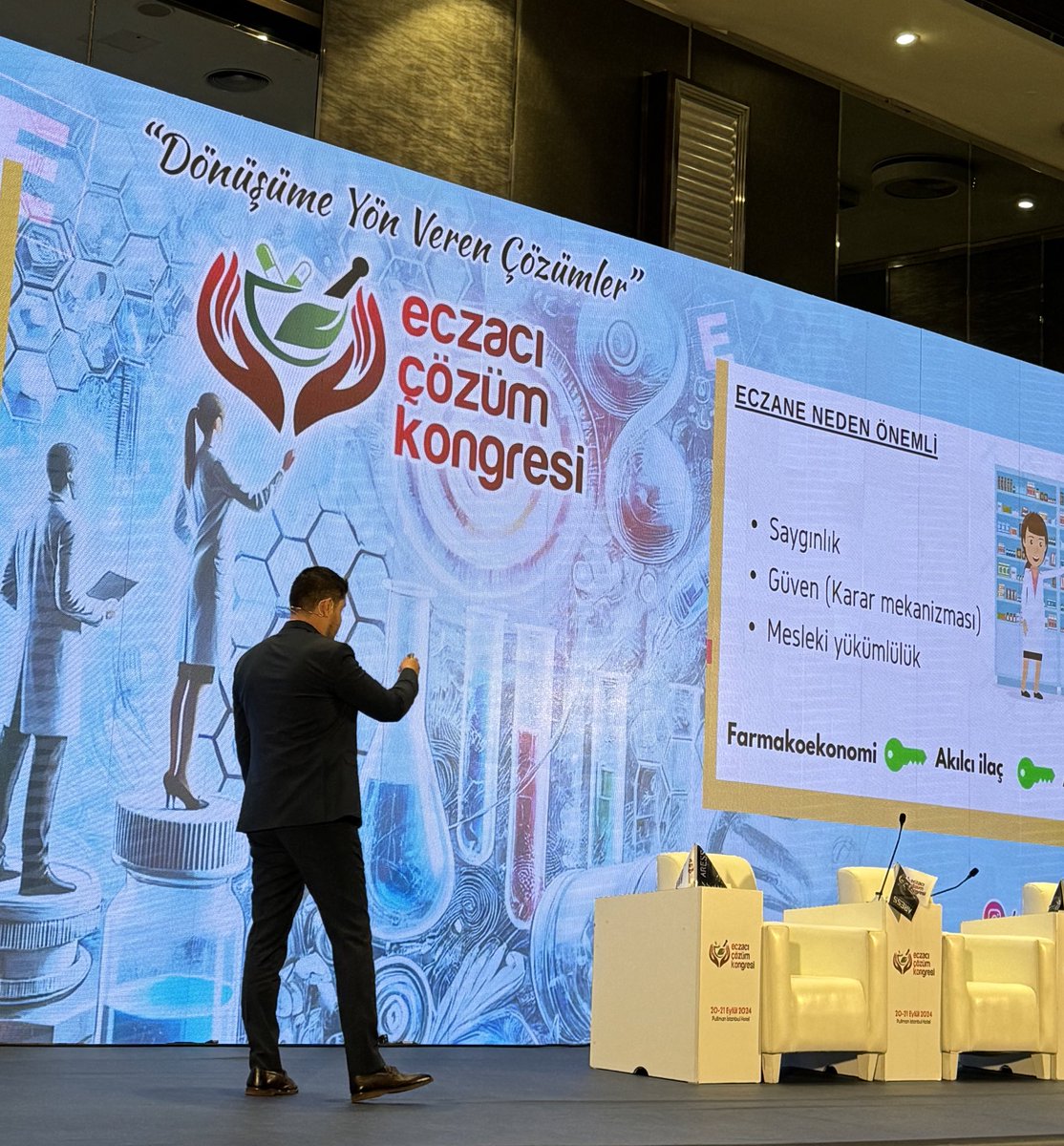 Eczane=Saygınlık/Güven.

25 Eylül Dünya Eczacılık Günü kutlu olsun. #eczacılık