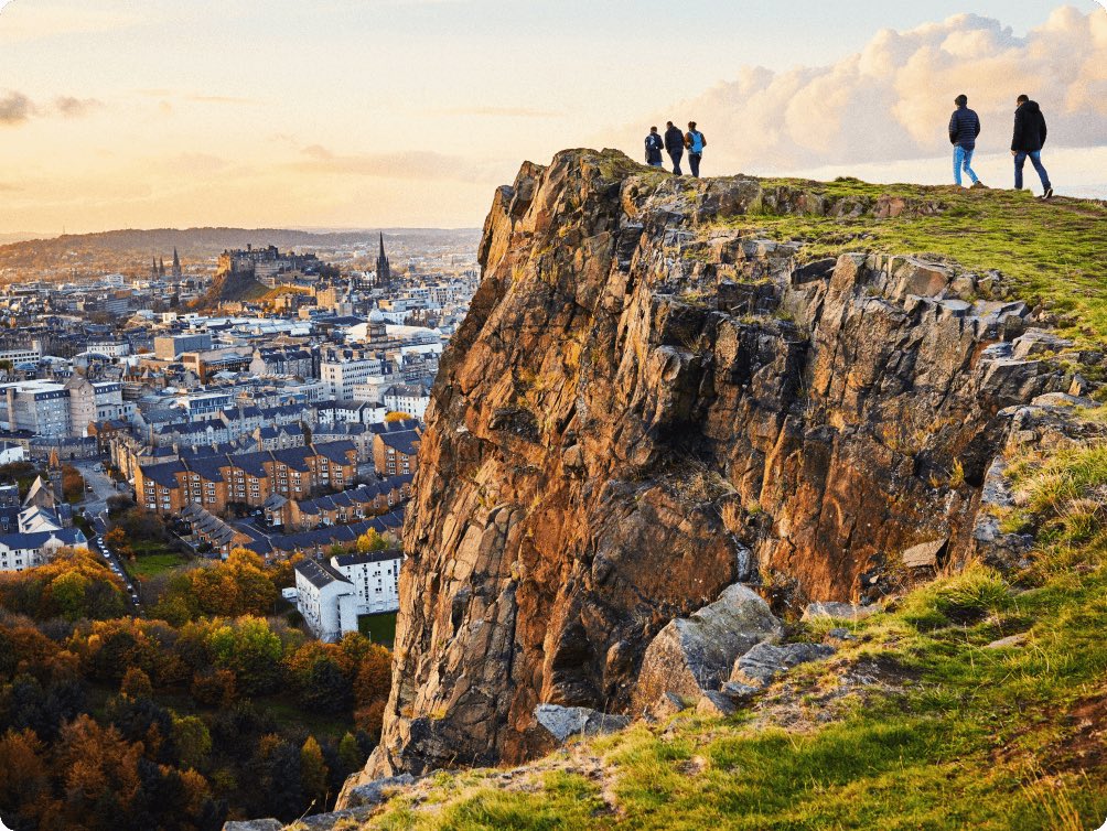 Viajarium's tweet photo. 🏴󠁧󠁢󠁳󠁣󠁴󠁿 #Edimburgo (#Escocia) es una ciudad para pasear repleta de castillos medievales, extensas colinas y callejuelas adoquinadas donde te toparás con historias a cada paso. 

#Viajarium https://t.co/t1L7ORJNE0