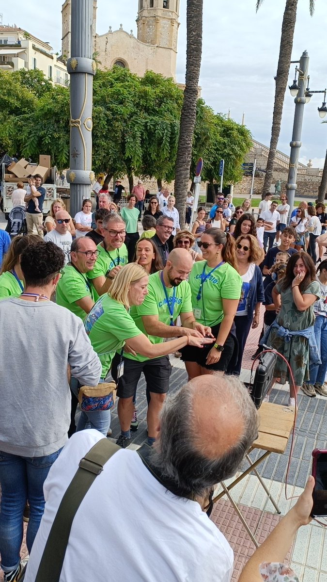 martinez_lluis's tweet photo. Vull donar les gràcies a la Comissió de @fmsitges per tota la feina feta 💙 
Especial agraiment a la @CasteradMarta per acceptar el repte que li vaig proposar com a Regidor de Tradicions i Festes. No em vaig equivocar. Has estat una gran presidenta! 😘
@AjSitges @SITGESgi #Sitges https://t.co/5K37o7NuzP
