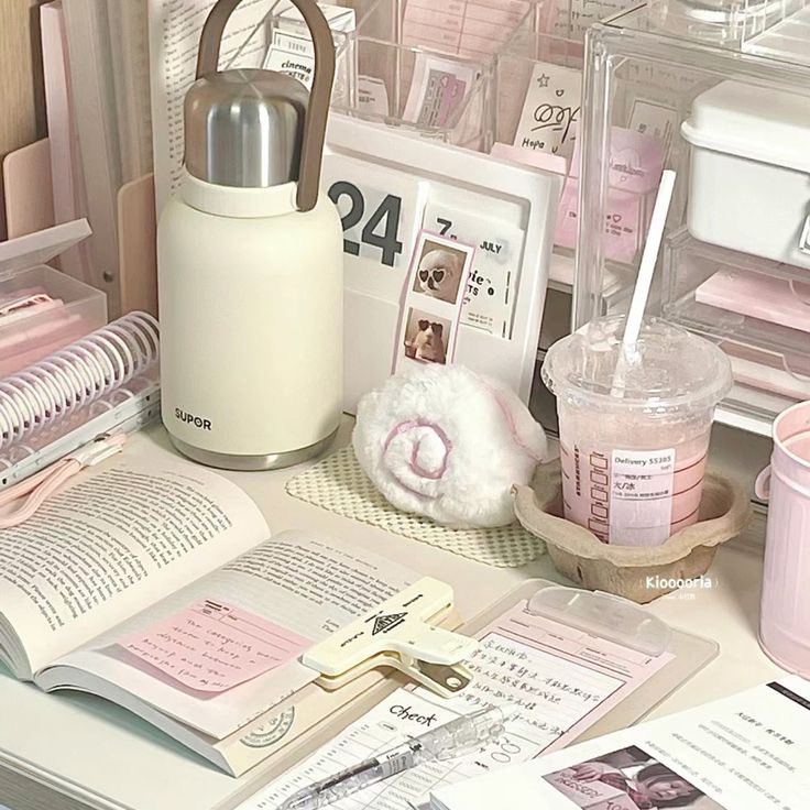 hi!!!  i'm liz and i'm new to #studytwt and looking for moots and study buddy! 

˚୨୧⋆. about me˚.⋆ 
⭐︎ 2nd year nursing student ⭐︎ filo/eng ⭐︎ she/her
⭐︎ obsessed with pink  ⭐︎ book lover ⭐︎ romcom &amp; fashion enthusiast 

↺ / ♡ to be moots!