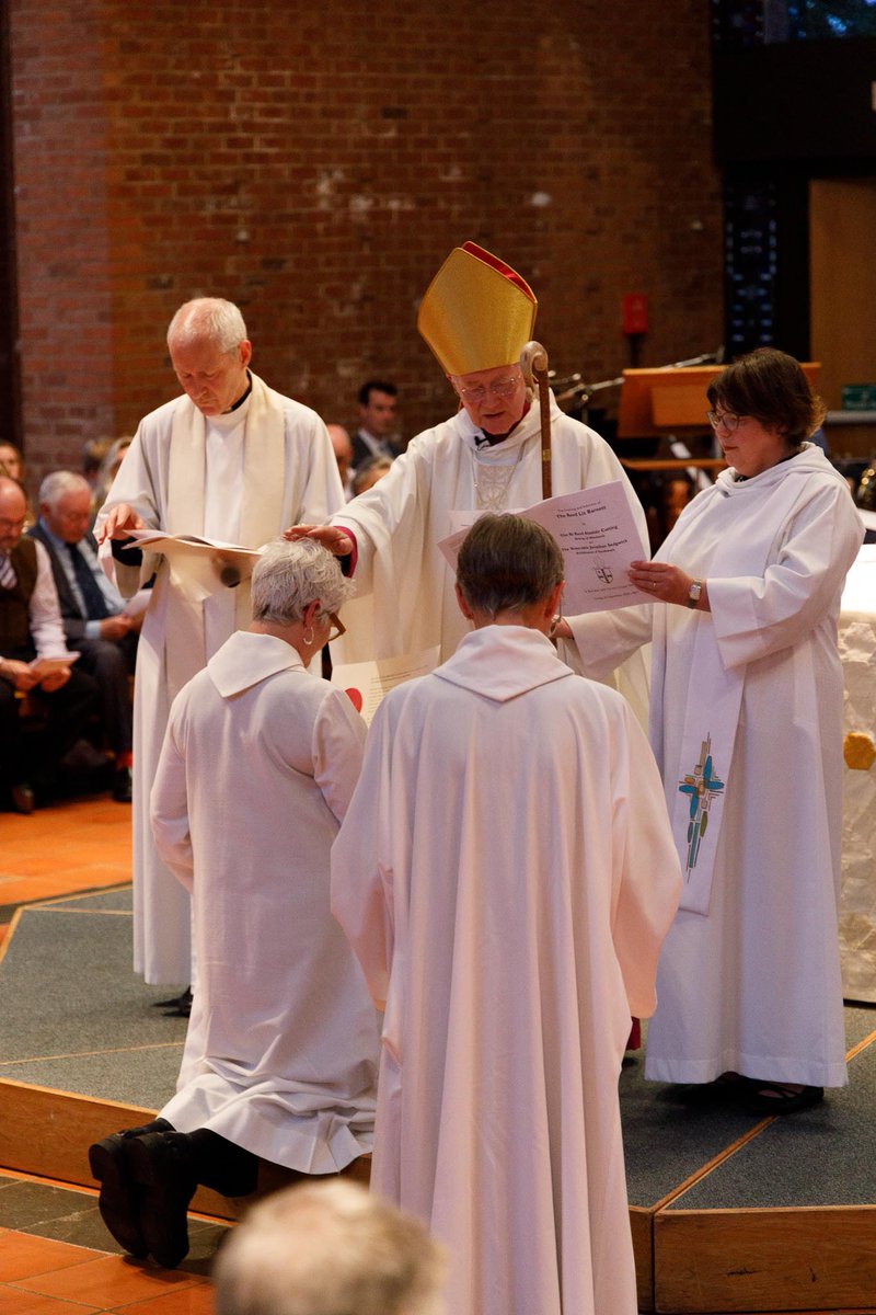 StBDulwich's tweet photo. A glorious service as @therealLizB was licensed Priest in Charge. Wonderful music, inspirational sermon by Bishop Alistair and a warm welcome by all. @BishopSouthwark @SouthwarkCofE @DulwichCollege @JAGSschool @AlleynsSchool @dulwichinfants @DulwichEstate @lb_southwark https://t.co/P0umR94bnT