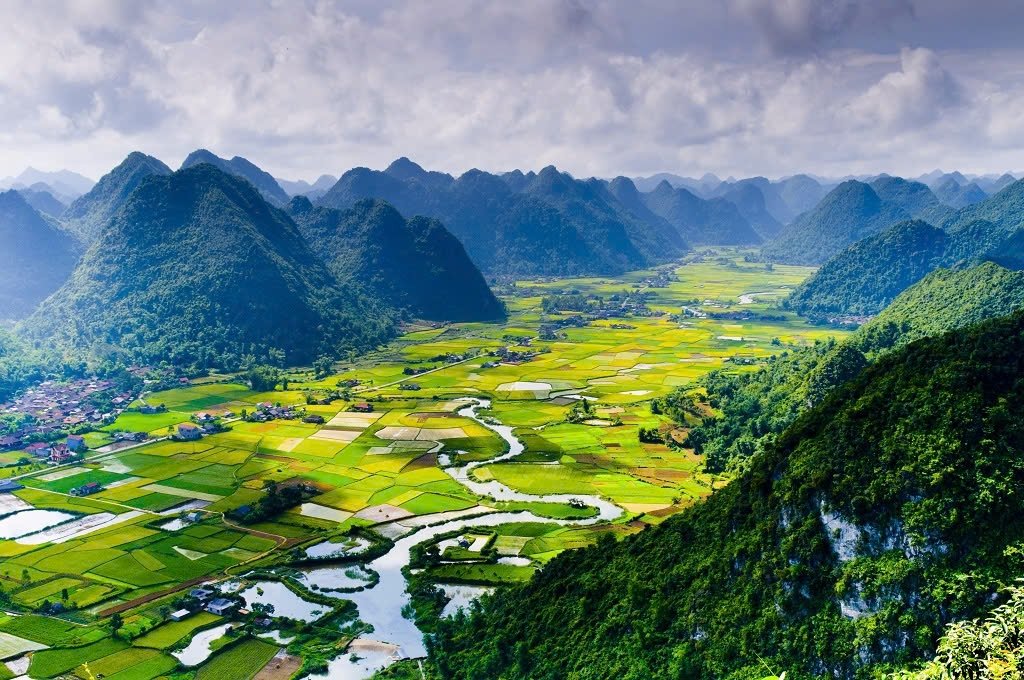 TravelKayla's tweet photo. The lesser-known places in Vietnam. Find out here: https://t.co/xEzRwztEOe https://t.co/mFGYudwVvh